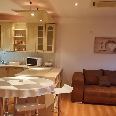 Apartman *